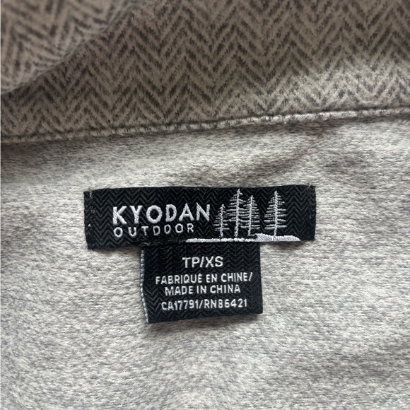 Kyodan Outdoor Gray Quarter-Zip Pullover - Picture 2 of 5